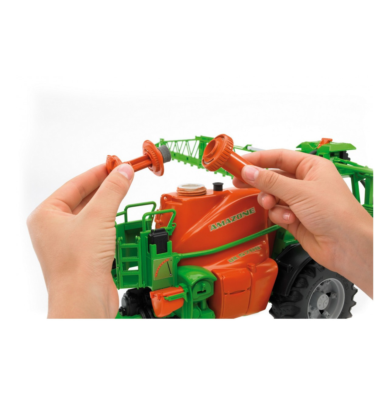 Прицепной опрыскиватель Bruder Amazone UX5200  