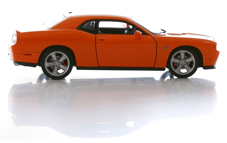 Модель машины Dodge Challenger SRT, 1:24  