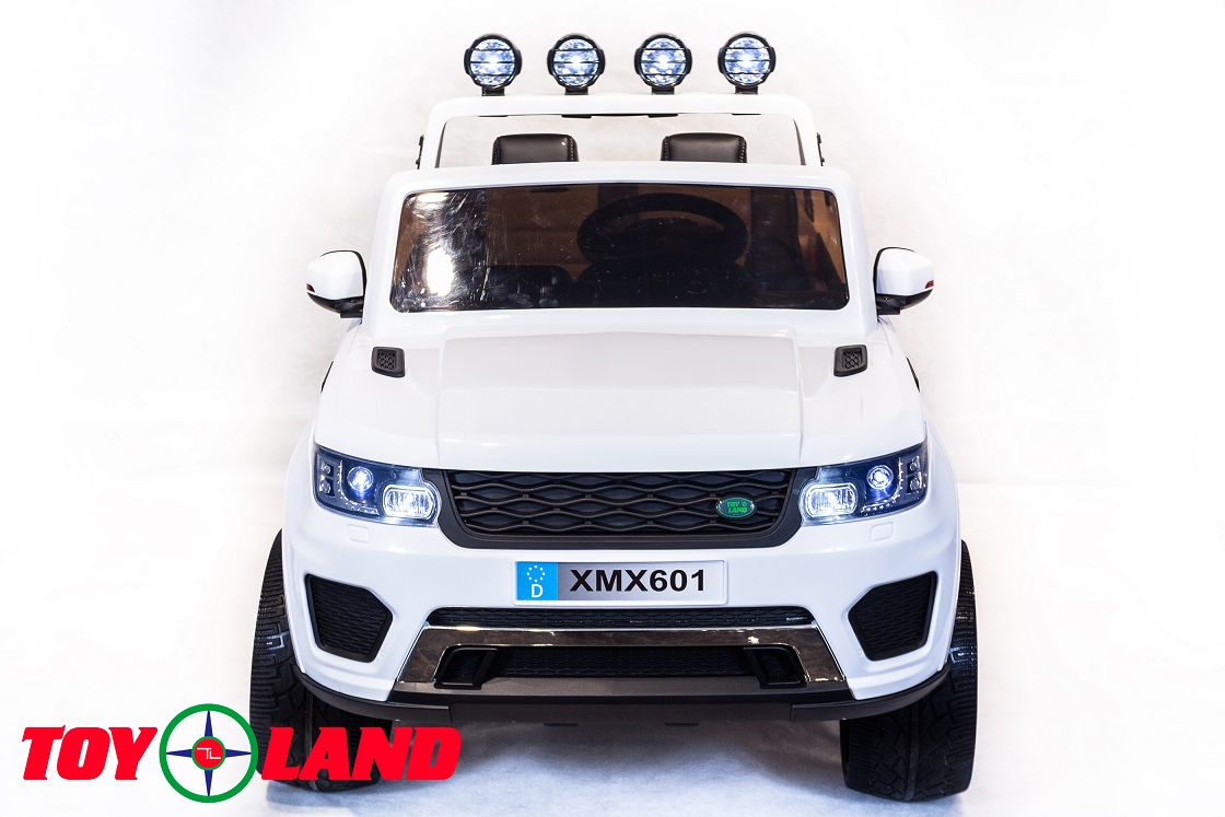 Электромобиль Range Rover белого цвета  