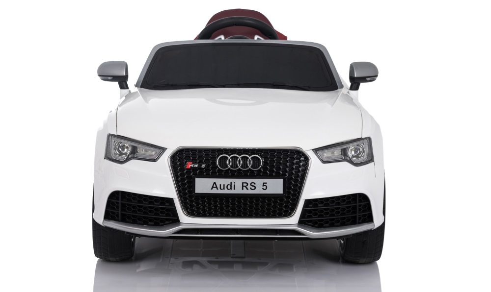 Электромобиль Audi RS5 белый  