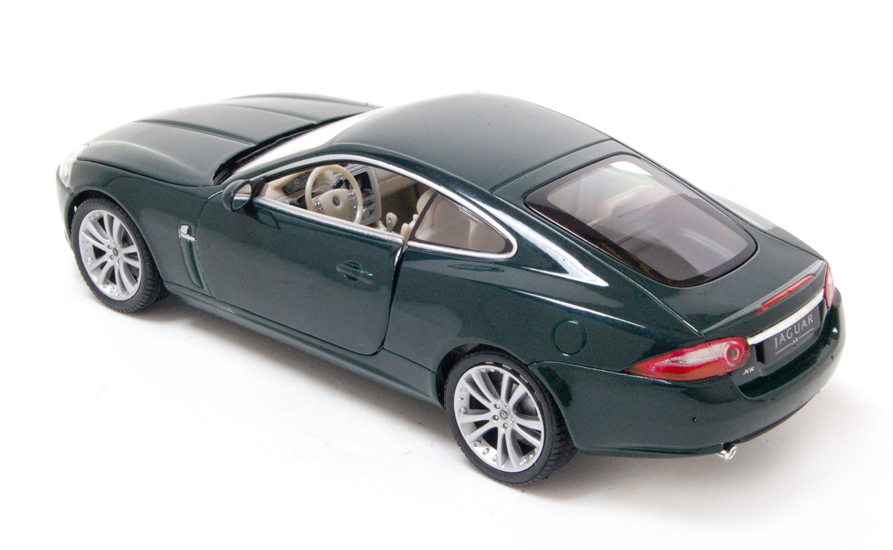 Машинка Jaguar XK Coup, масштаб 1:24  