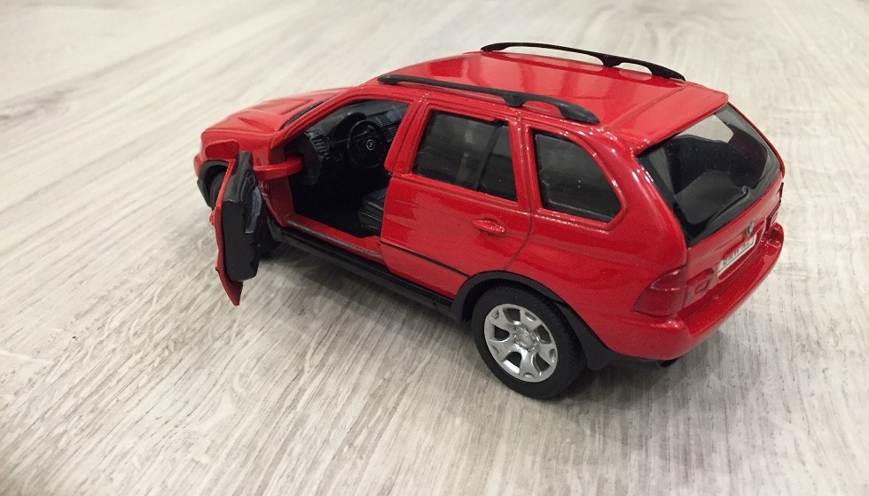 Машинка BMW X5, масштаб 1:31  