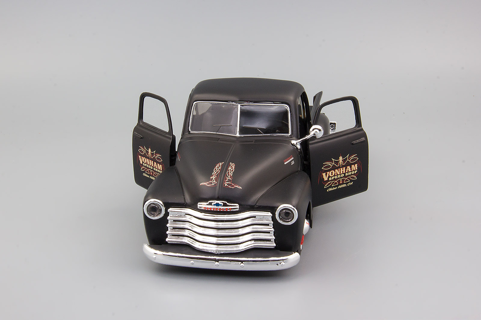 Chevrolet 3100 Pick Up 1950 года Vonham Speed Shop, масштаб 1:24, цвет черный  