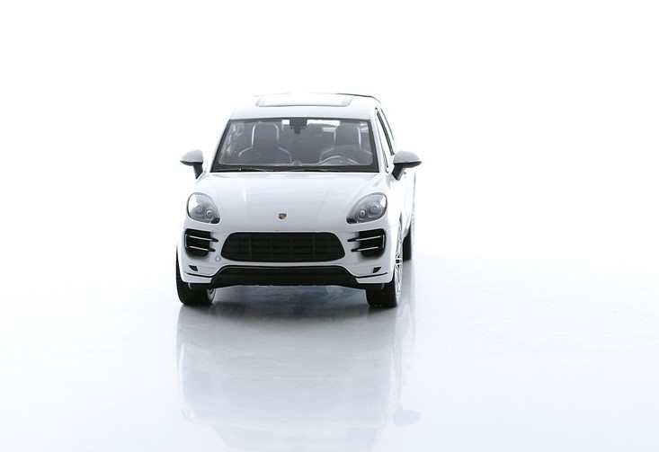 Модель машины 1:24 Porsche Macan Turbo  