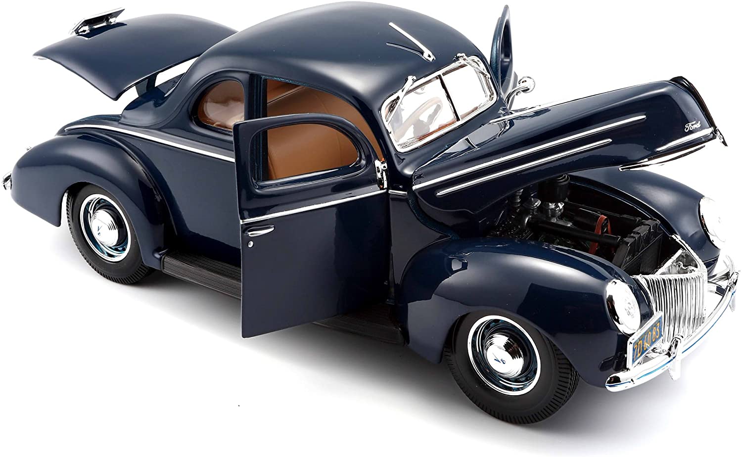 Ford Deluxe Coupe 1939 года, масштаб 1:18   