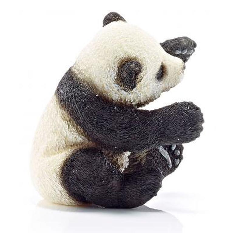 Фигурка - Панда детеныш, играет  