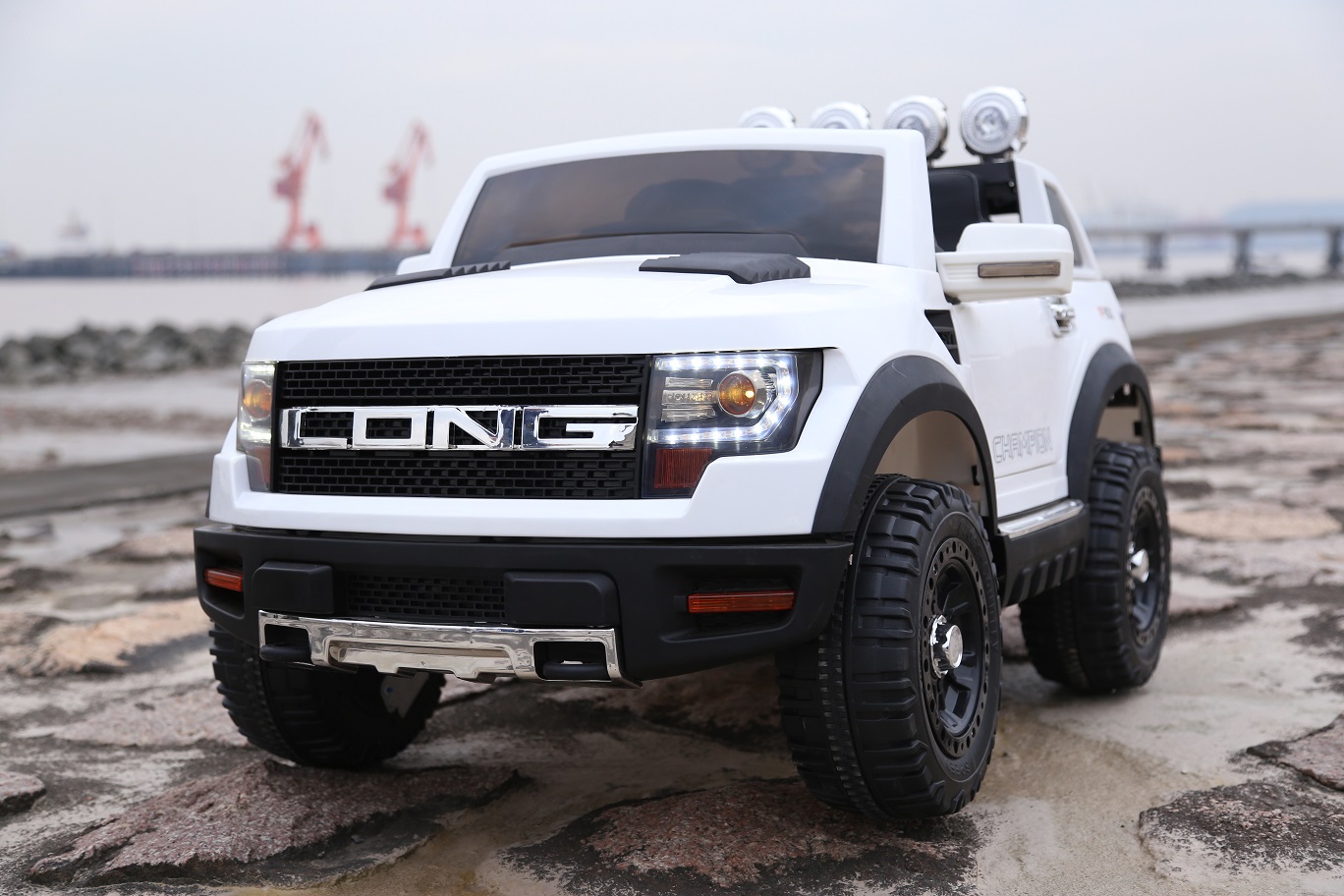 

Электромобиль – Ford Ranger, белый, свет и звук