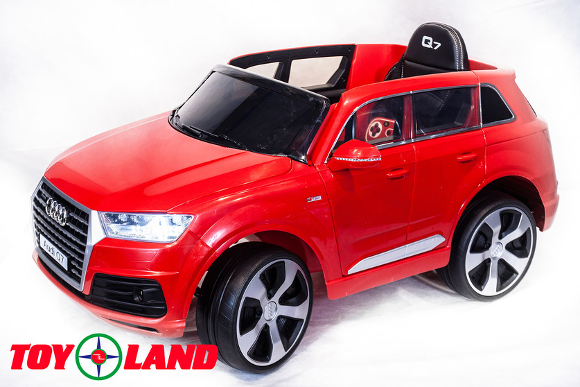 

Электромобиль Audi Q7 красный