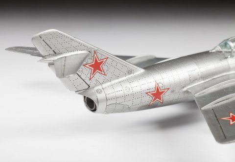 Модель сборная - Советский истребитель МиГ-15  