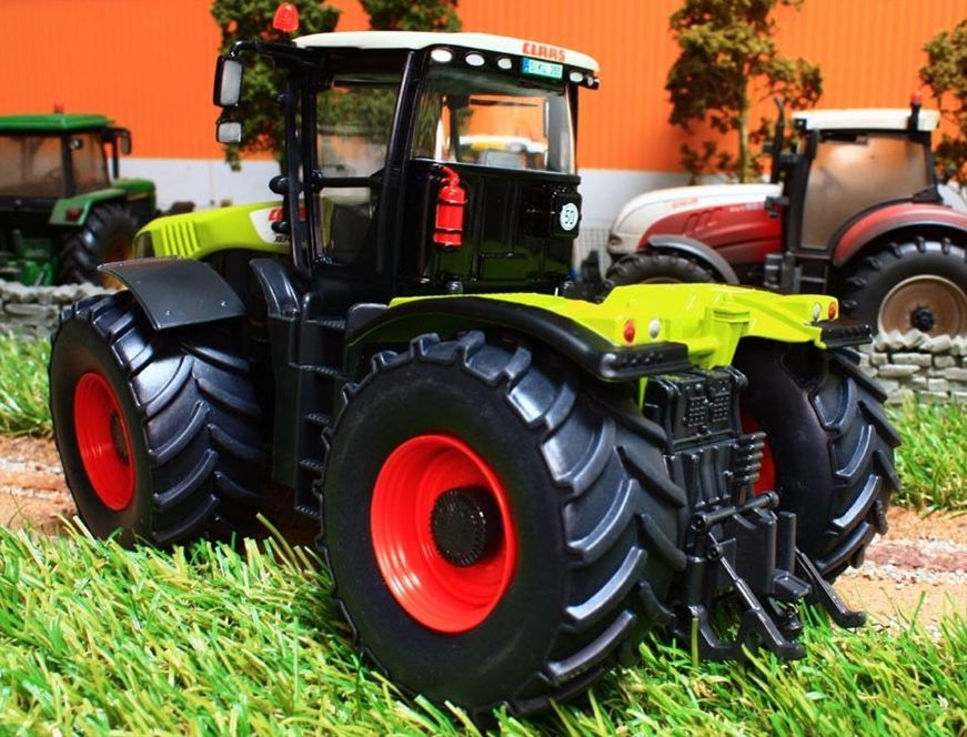 Трактор Siku CLAAS 5000 xerion, масштаб 1:32  