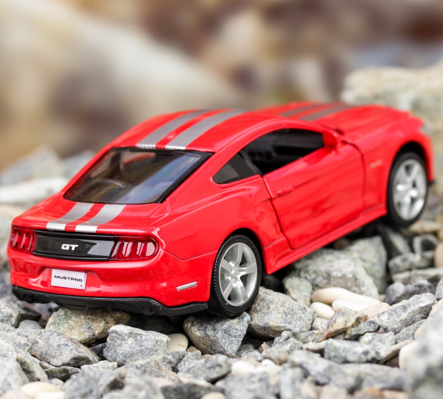 Машина металлическая инерционная RMZ City - Ford 2015 Mustang with Strip, цвет желтый, 1:32  