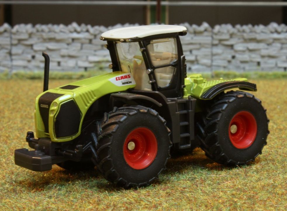 Трактор Siku CLAAS 5000 xerion, масштаб 1:32  