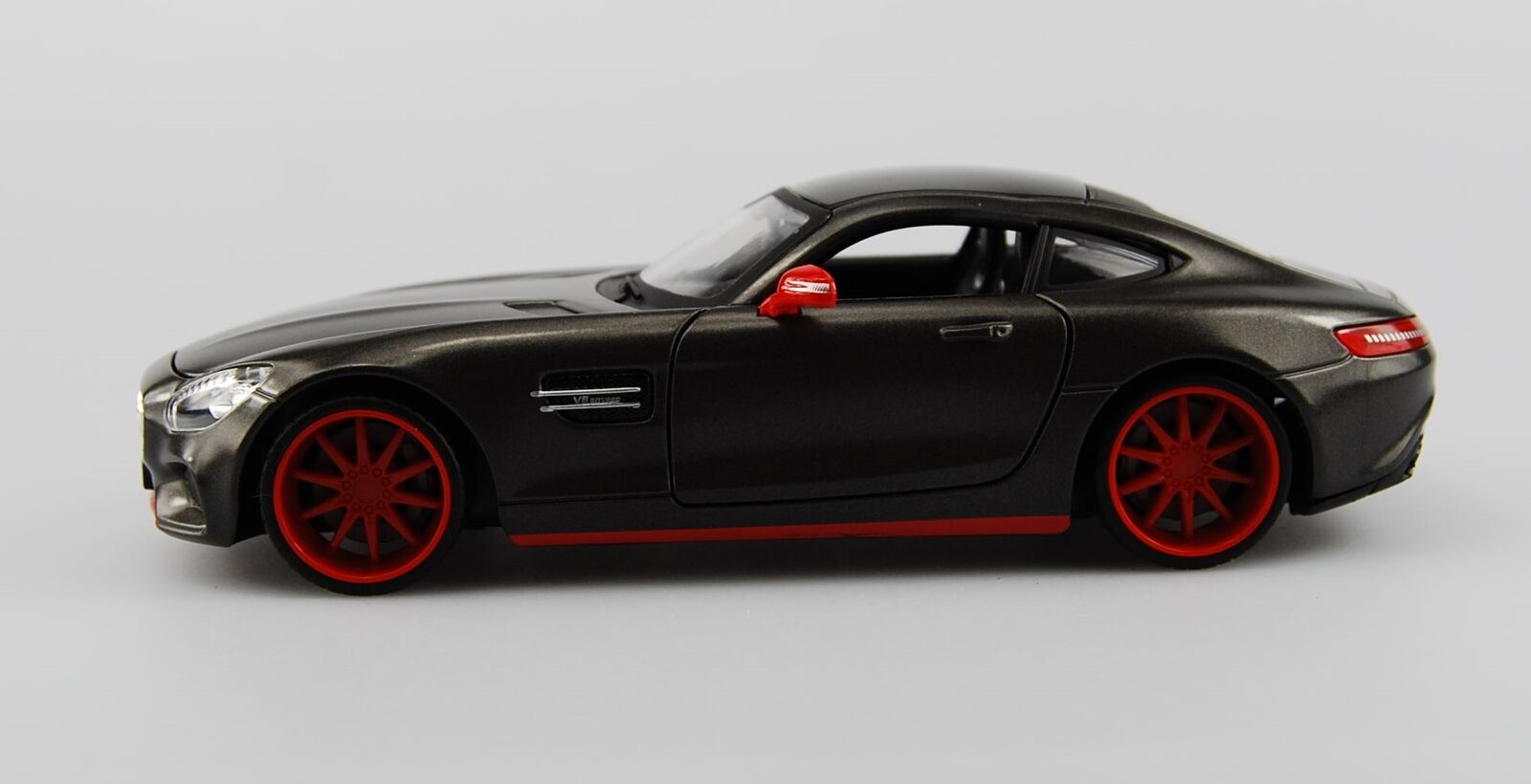 Модель машины - Mercedes AMG GT, 1:24  