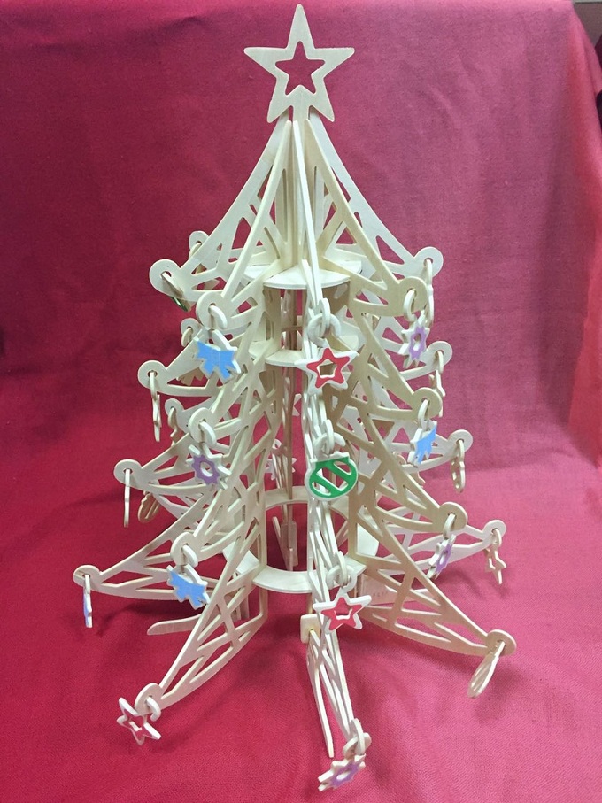 Сборная деревянная модель - Новогодняя елка с цветными игрушками  