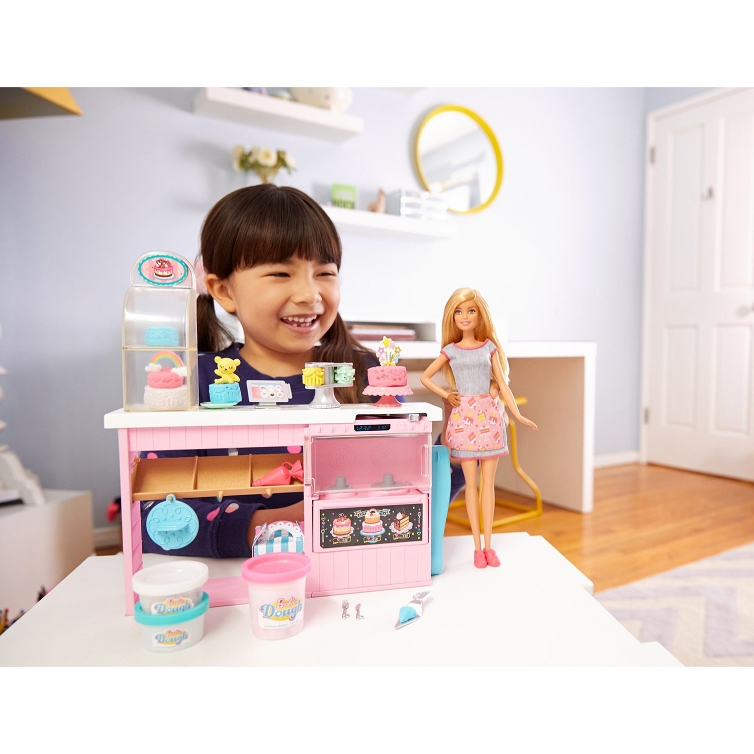 Игровой набор Barbie® - Кондитерский магазин  