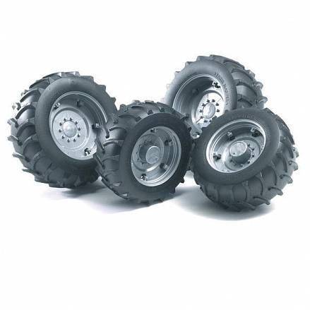Bruder. Аксессуары для машинки серии А: Шины с серебристыми дисками для системы сдвоенных колёс 