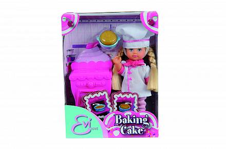 Кукла Еви печет торт 