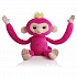 Интерактивная мягкая игрушка Fingerlings – Обезьянка-обнимашка, розовая  - миниатюра №4