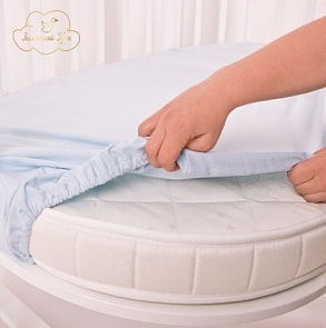 Простыня на резинке на овальный матрас, цвет – бежевый (Золотой Гусь, 3043)