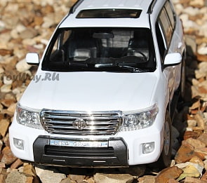 Land Cruiser 200 на радиоуправлении, масштаб 1:16 (RASTAR, 50200)