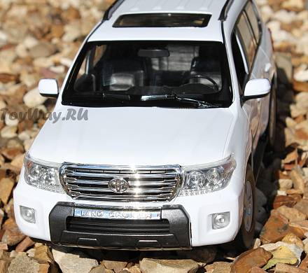 Land Cruiser 200 на радиоуправлении, масштаб 1:16 