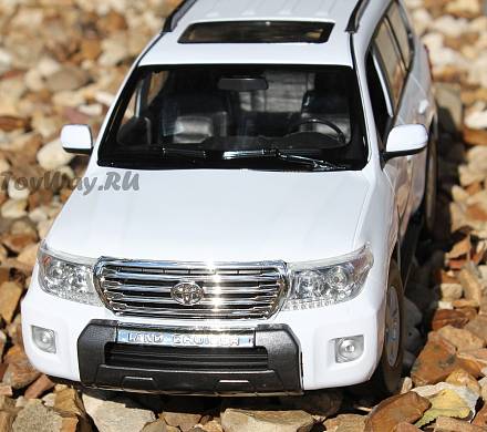 Land Cruiser 200 на радиоуправлении, масштаб 1:16 