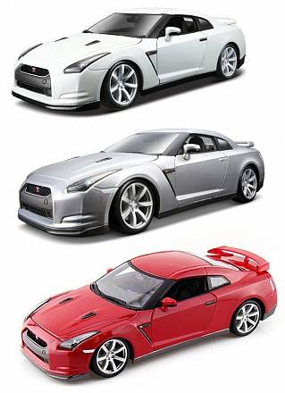 Машинка Bburago Nissan GT-R, масштаб 1:18 