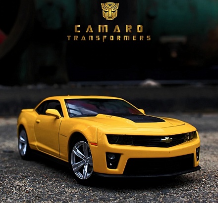 Коллекционная модель машина Chevrolet Camaro, 1:24 